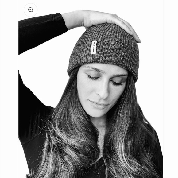 HAPPY YAK - Merino Wool / Yak Cashmere Beanie - Unisex - Gray - Picture 3 of 9